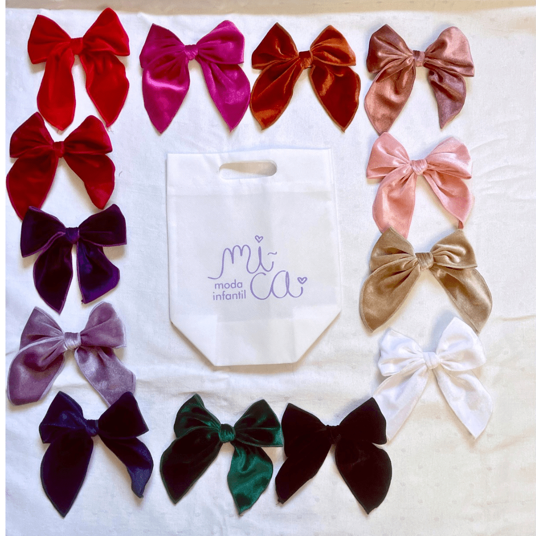 Moños de Terciopelo – Complemento Femenino para Vestidos de Niña