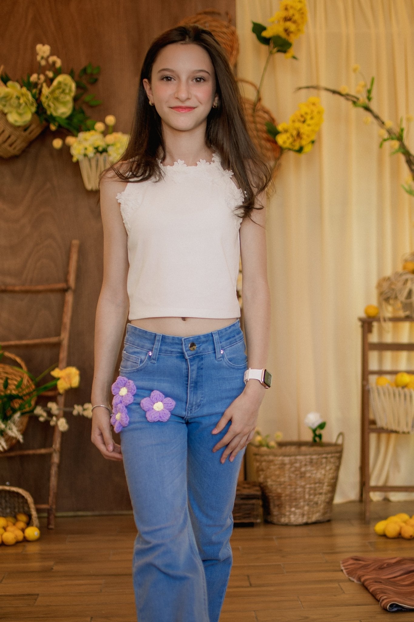 Jeans con flores de crochet - Micamodainfantil